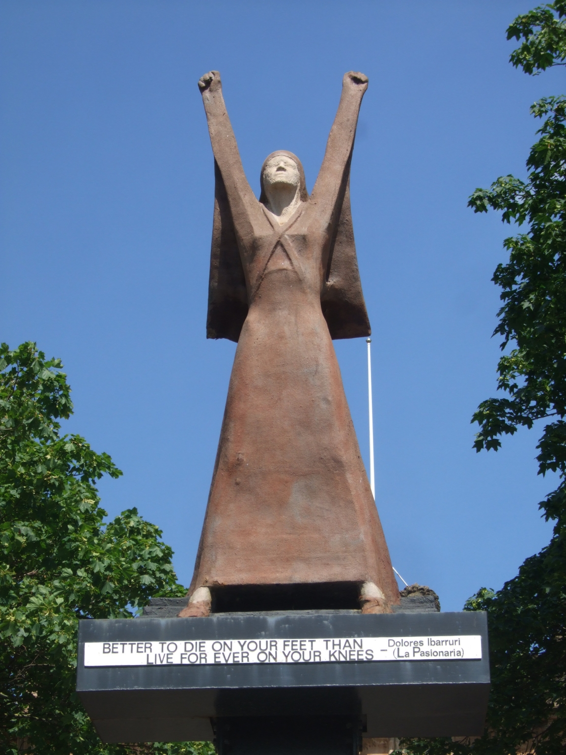 La Pasionaria Dolores Ibarruri War Memorials Online